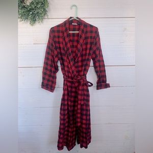 Woman’s checkered Bathrobe.  Size L (18/20)